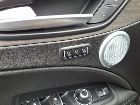 Used 2023 Alfa Romeo Stelvio Ti image 14