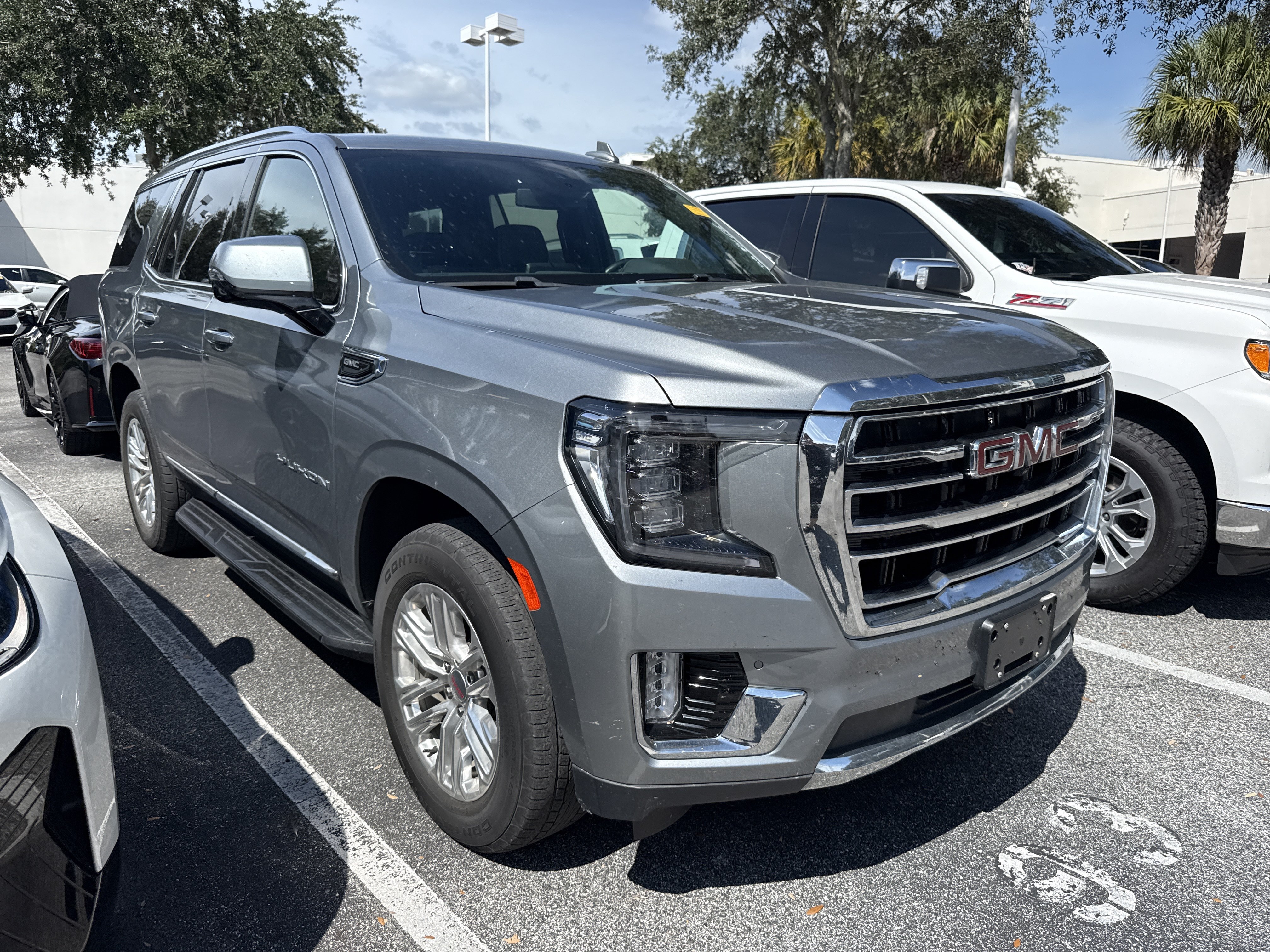 Used 2023 GMC Yukon SLT w/ SLT Luxury Package AWD/4WD image 1