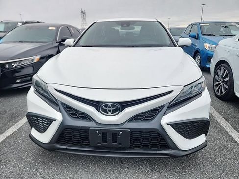 Used 2023 Toyota Camry SE image 2