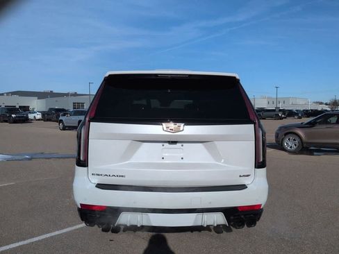Used 2023 Cadillac Escalade V w/ Heavy-Duty Trailer Package image 5