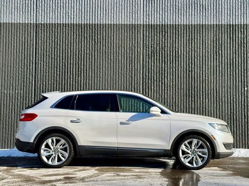 Used 2017 Lincoln MKX Reserve w/ Driver Assistance Package image 6