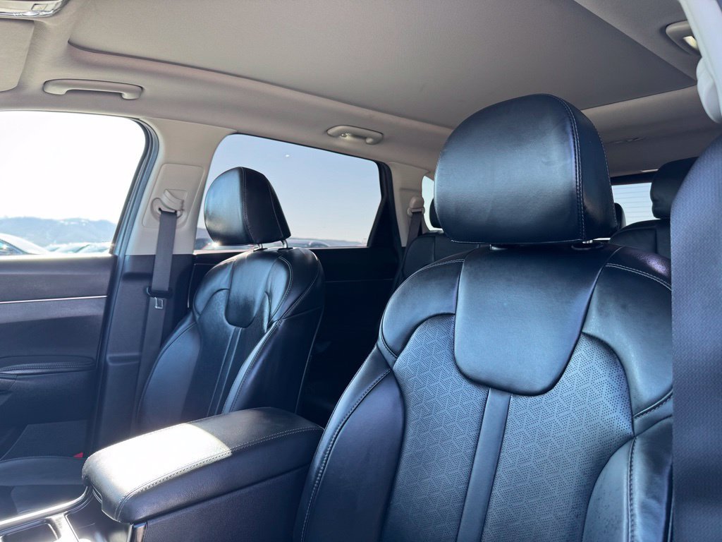Used 2023 Kia Sorento EX w/ Panoramic Sunroof Package AWD/4WD image 17