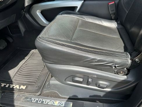 Used 2020 Nissan Titan SV w/ SV Convenience Package AWD/4WD image 13