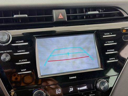Used 2020 Toyota Camry SE image 29