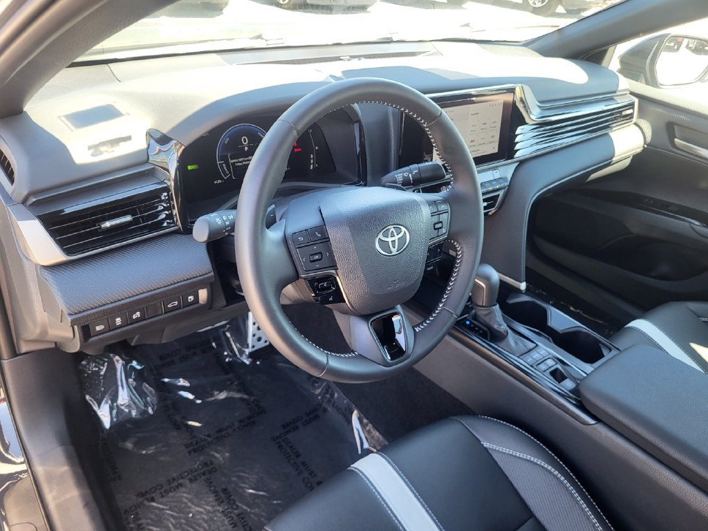 Used 2026 Toyota Camry SE FWD image 9