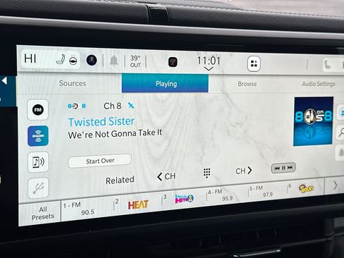 Used 2025 Jeep Wrangler Sahara image 25