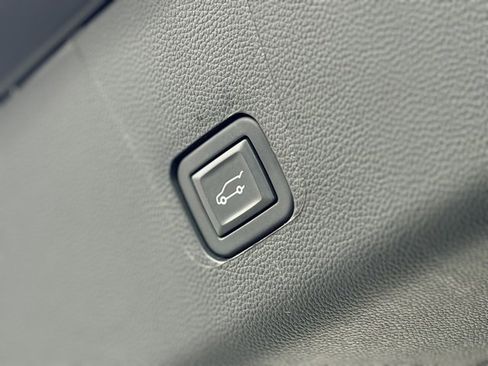 Certified 2023 Chevrolet Traverse RS w/ LPO, Floor Liner Package image 30