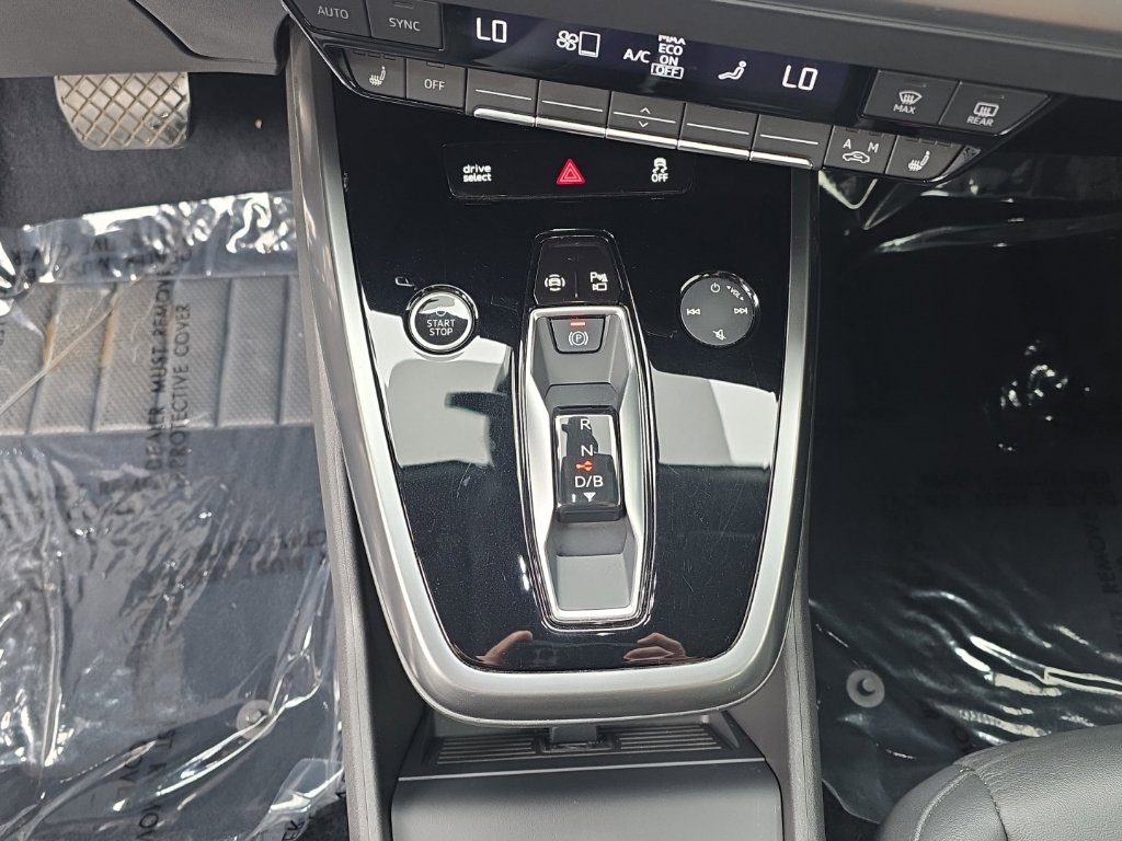 Used 2023 Audi Q4 e-tron Prestige AWD/4WD image 22