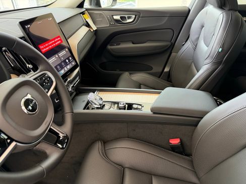 New 2026 Volvo XC60 B5 Ultra w/ Protection Package Premier AWD/4WD image 12