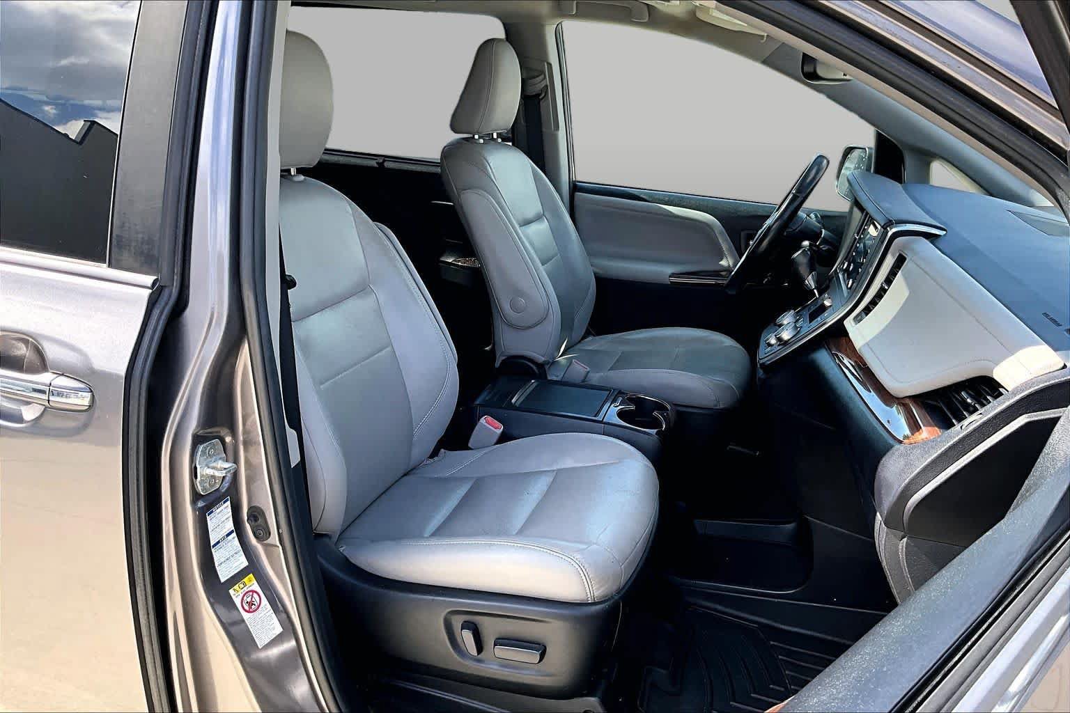 Used 2019 Toyota Sienna Limited Premium AWD/4WD image 7
