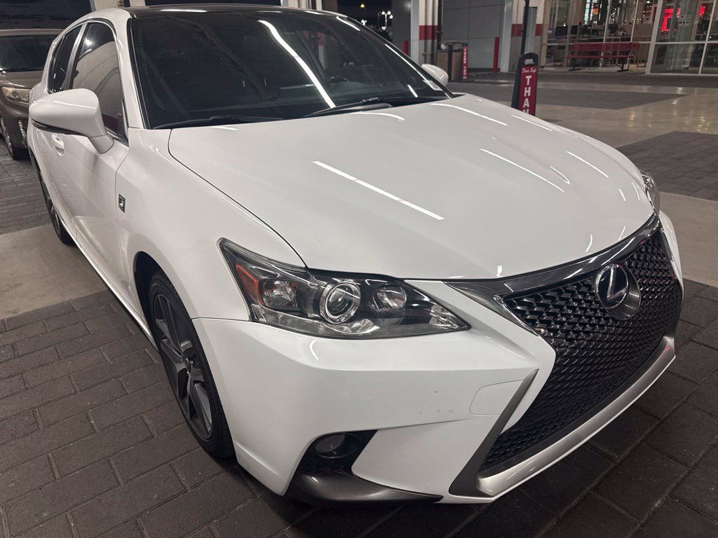 Used 2015 Lexus CT 200h w/ Navigation Package FWD image 2