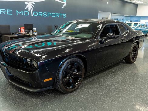 Used 2013 Dodge Challenger R/T w/ Blacktop Pkg image 2