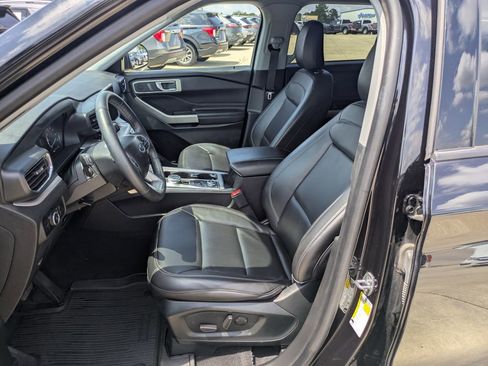 Used 2023 Ford Explorer XLT w/ Equipment Group 202A image 7