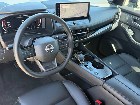 Used 2026 Nissan Rogue SL FWD image 8