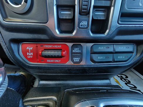 Used 2024 Jeep Wrangler Unlimited Rubicon w/ XTREMEE 35" Tire Package image 18