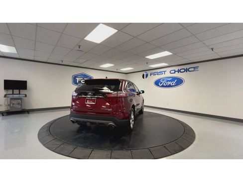 Used 2019 Ford Edge Titanium w/ Cold Weather Package AWD/4WD image 9