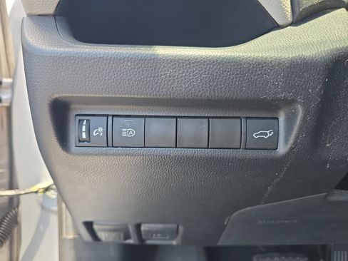 Used 2021 Toyota RAV4 XLE w/ Convenience Package FWD image 19