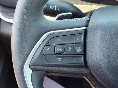 Used 2023 Jeep Grand Cherokee Limited w/ Black Appearance Package AWD/4WD image 28