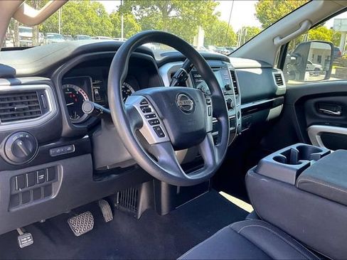 Used 2017 Nissan Titan SV RWD image 13