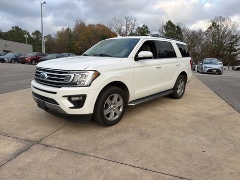 Used 2021 Ford Expedition XLT image 3