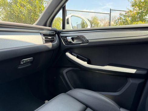 Used 2026 Porsche Macan AWD/4WD image 24