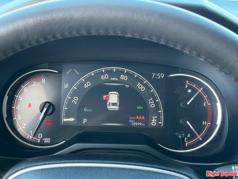 Used 2022 Toyota RAV4 Limited FWD image 25