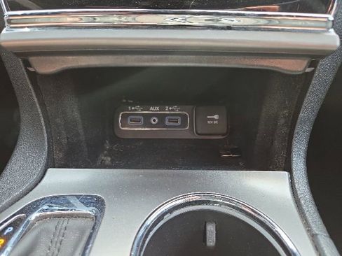 Used 2019 Jeep Grand Cherokee Limited AWD/4WD image 17