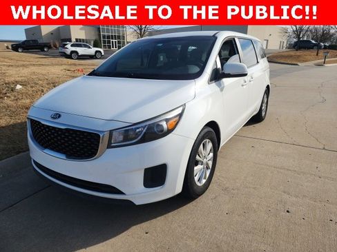 Used 2016 Kia Sedona L image 7