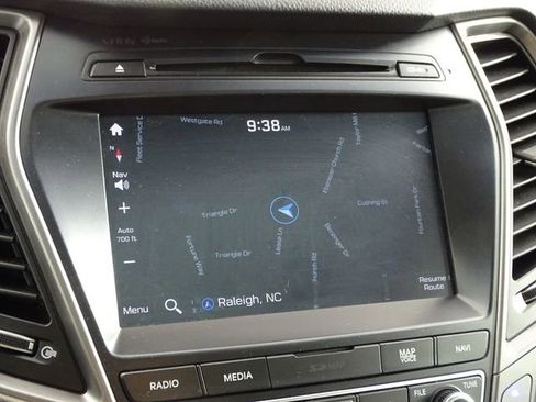 Used 2018 Hyundai Santa Fe Limited image 7