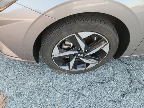 Used 2023 Hyundai Elantra SEL w/ Convenience Package image 9