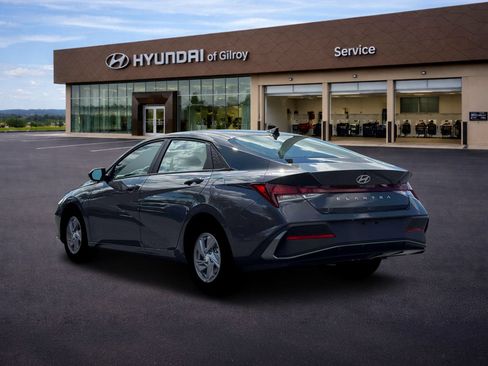 New 2026 Hyundai Elantra SE FWD image 5