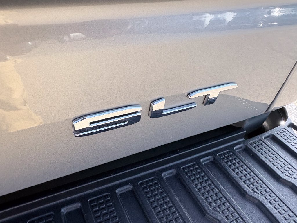 Used 2025 GMC Sierra 1500 SLT AWD/4WD image 25