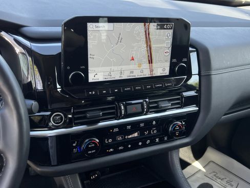 Used 2024 Nissan Pathfinder Platinum image 21