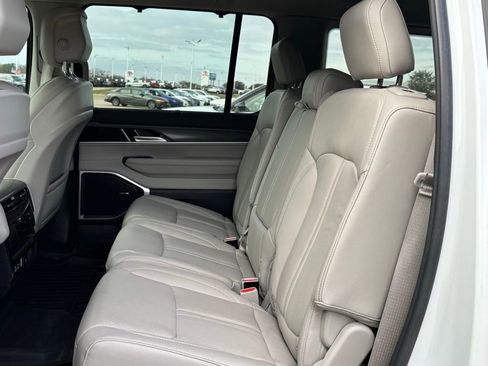 Used 2023 Jeep Wagoneer Series II w/ Convenience Group I image 9