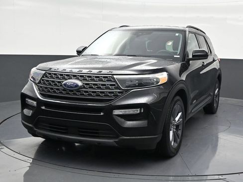 Used 2024 Ford Explorer XLT w/ Equipment Group 202A image 9