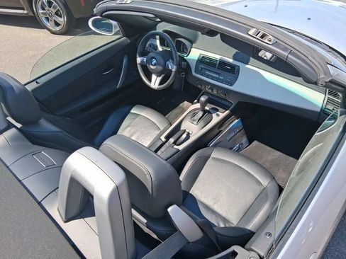 Used 2005 BMW Z4 2.5i RWD image 11