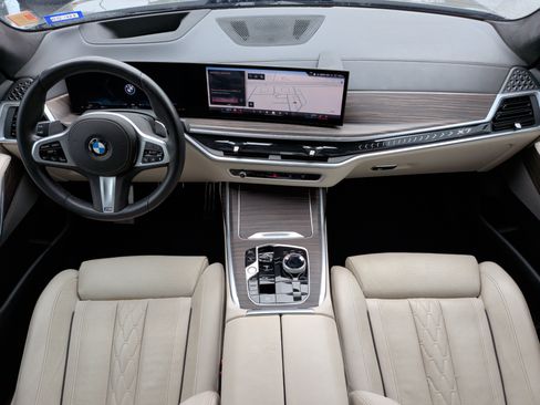 Certified 2024 BMW X7 xDrive40i w/ Executive Package image 28