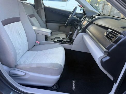Used 2012 Toyota Camry LE FWD image 10