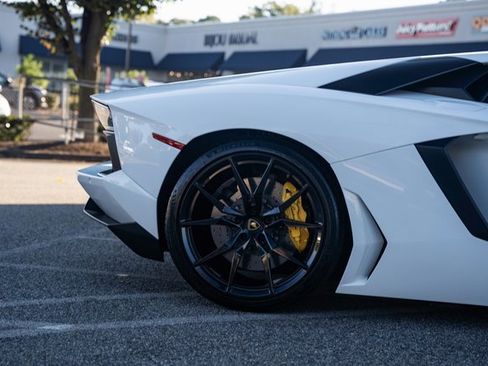 Used 2015 Lamborghini Aventador LP 700-4 image 19