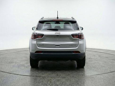 Used 2025 Jeep Compass Limited image 7