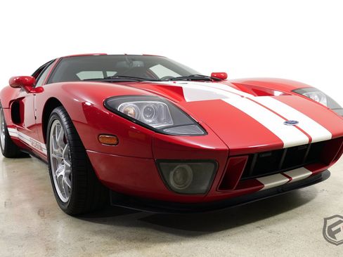 Used 2006 Ford GT RWD image 3