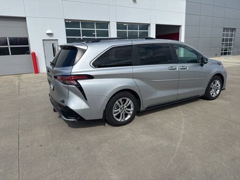 Used 2023 Toyota Sienna XSE image 2