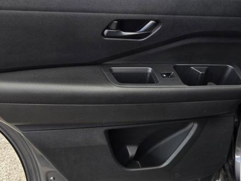 Certified 2025 Nissan Pathfinder SV FWD image 11
