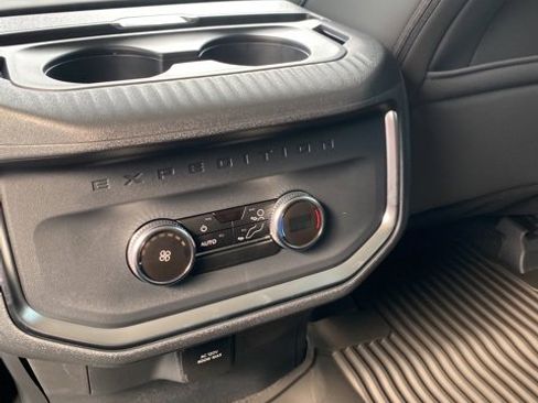 New 2025 Ford Expedition Active image 50