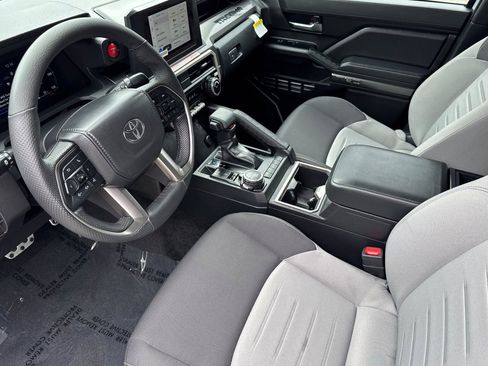 Used 2025 Toyota Tacoma TRD Sport AWD/4WD image 12