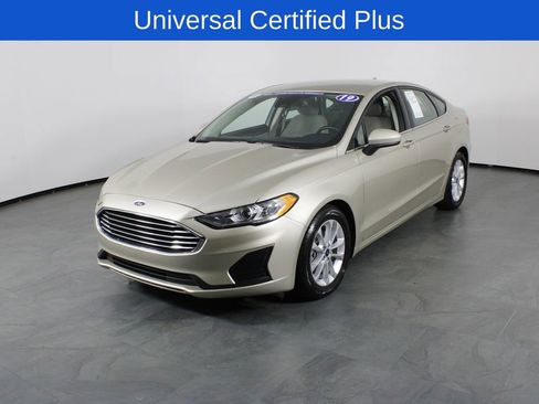 Used 2019 Ford Fusion SE image 2