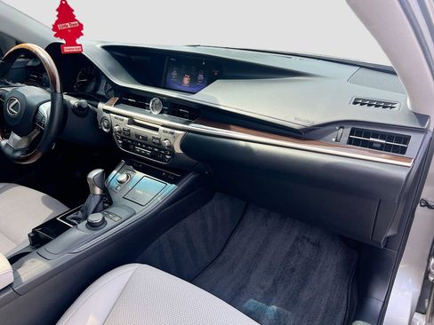 Used 2016 Lexus ES 350 w/ Premium Package w/Wood Trim FWD image 30