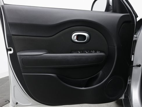 Used 2019 Kia Soul FWD image 14
