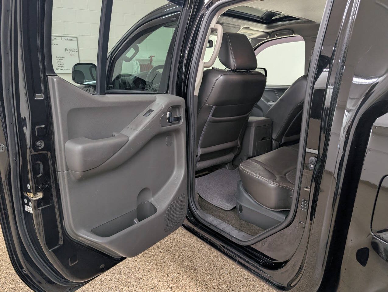 Used 2015 Nissan Frontier PRO-4X AWD/4WD image 15