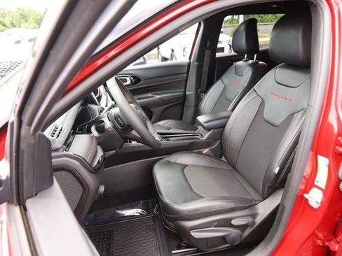 Used 2025 Jeep Compass Trailhawk AWD/4WD image 8